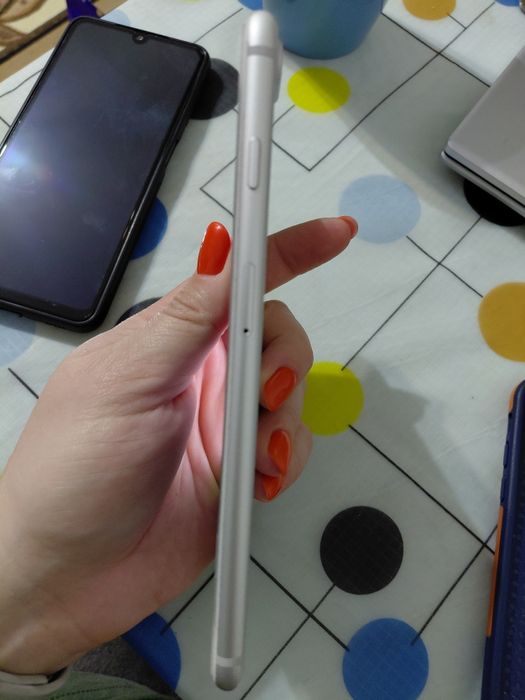 Телефон iPhone 7 plus