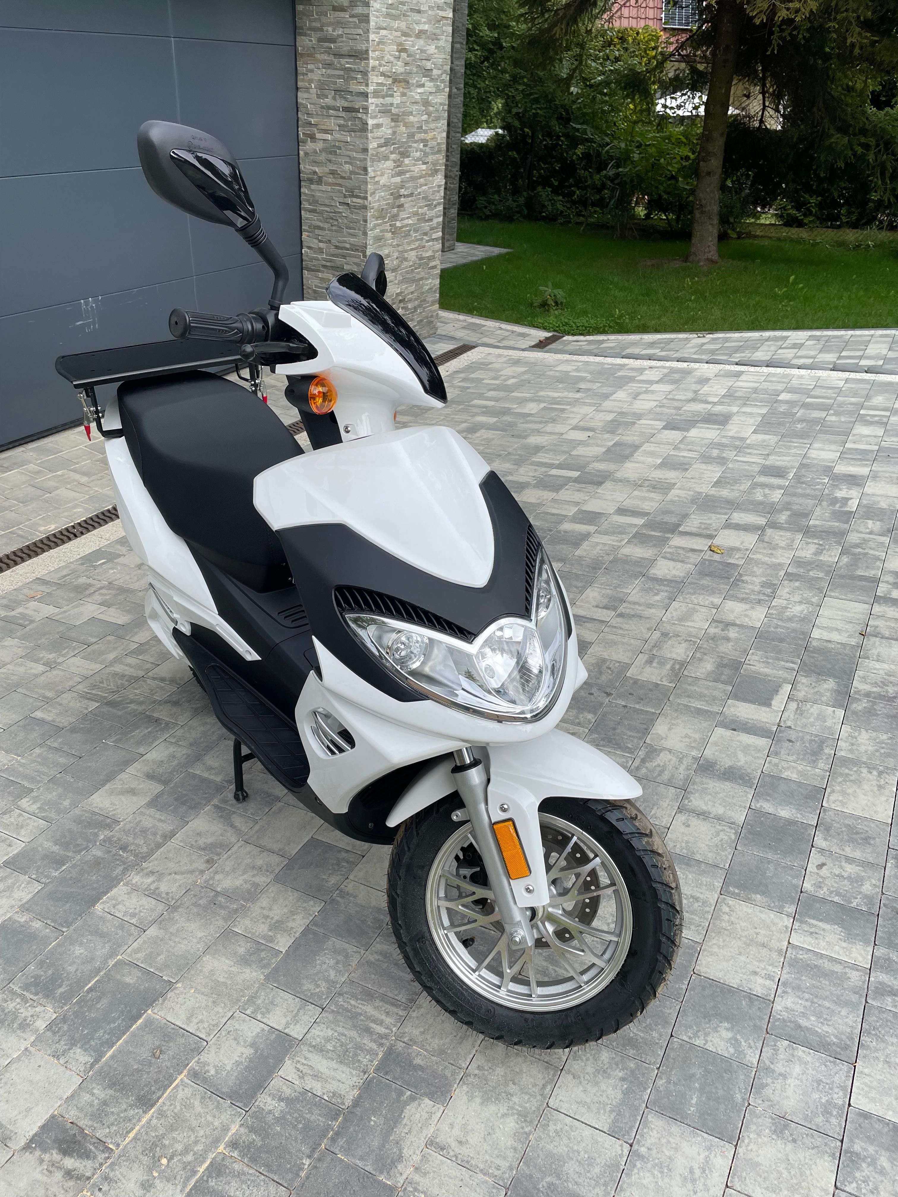 Skuter elektryczny - 50cc  Wynajem Glovo, pyszne.pl, uber Eats,