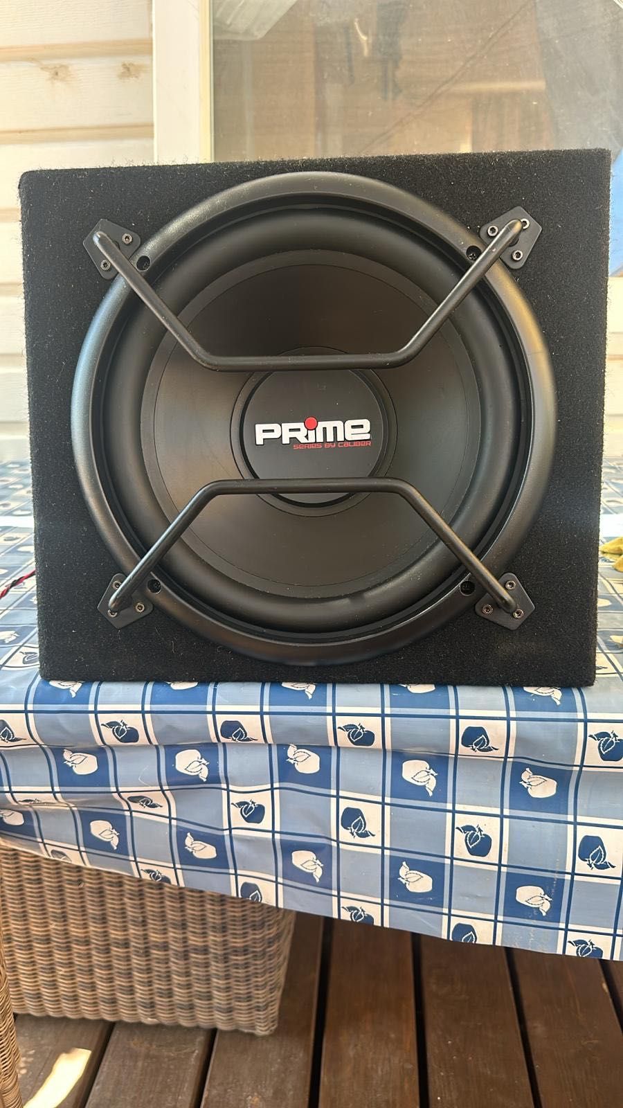 Caixa de sub amplificada 300rms 12 polegada.