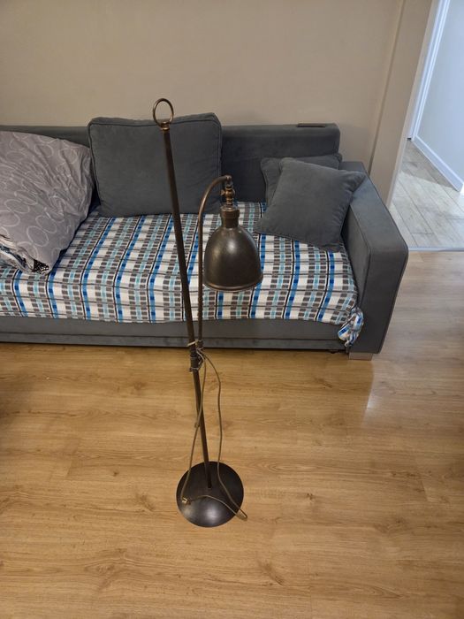 Lampa stojąca podłogowa