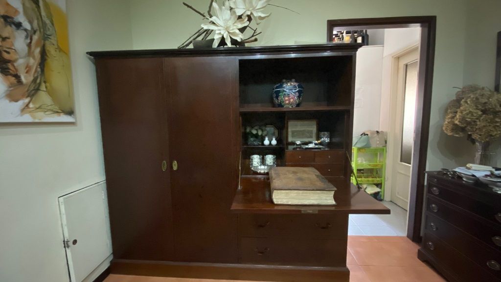 Movel de entrada com arrumação para casacos e com gavetas