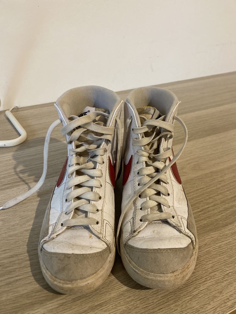 Ténis Nike Vermelhos