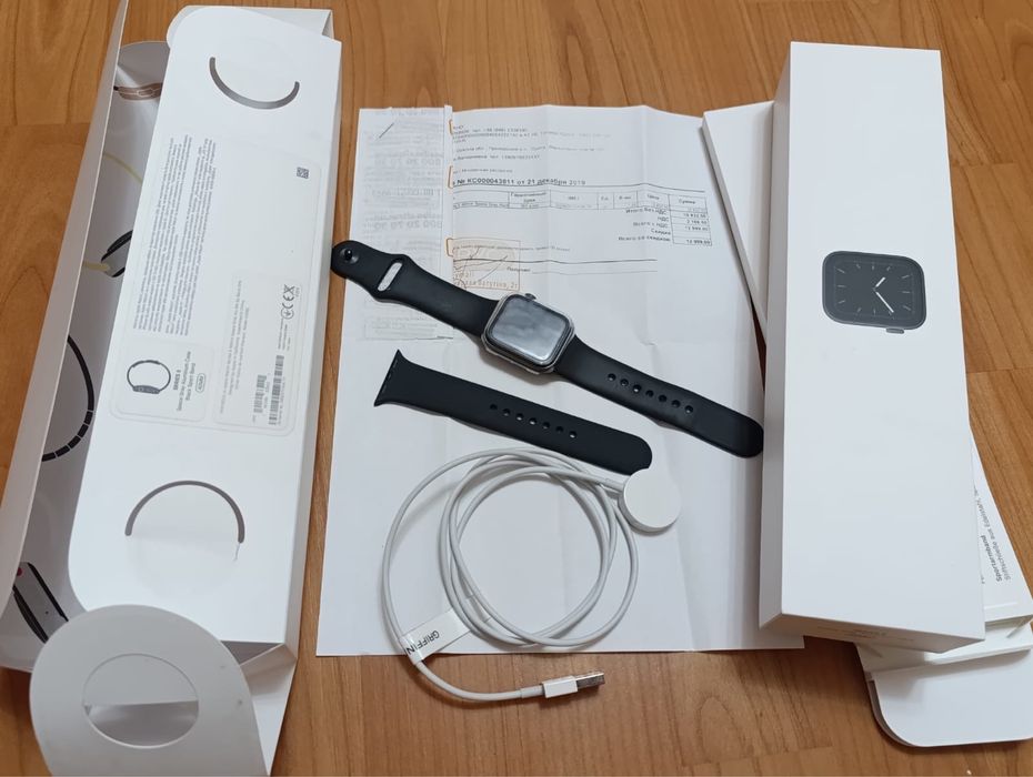 Apple Watch 5 40мм • Куплені в Citrus • Є чек, зарядка, ремінець