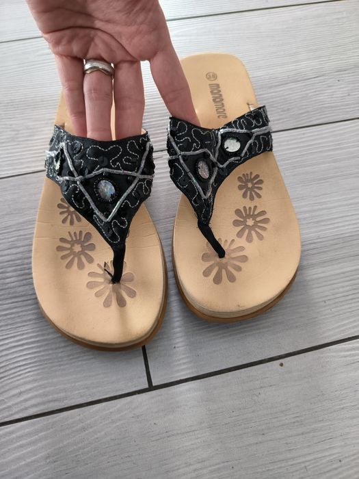 japonki rozmiar 38 stan bardzo dobry czarne ze zdobieniami ce