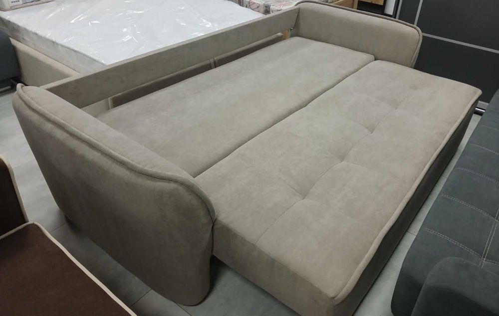 Диван (довжина 241см,розкладний)