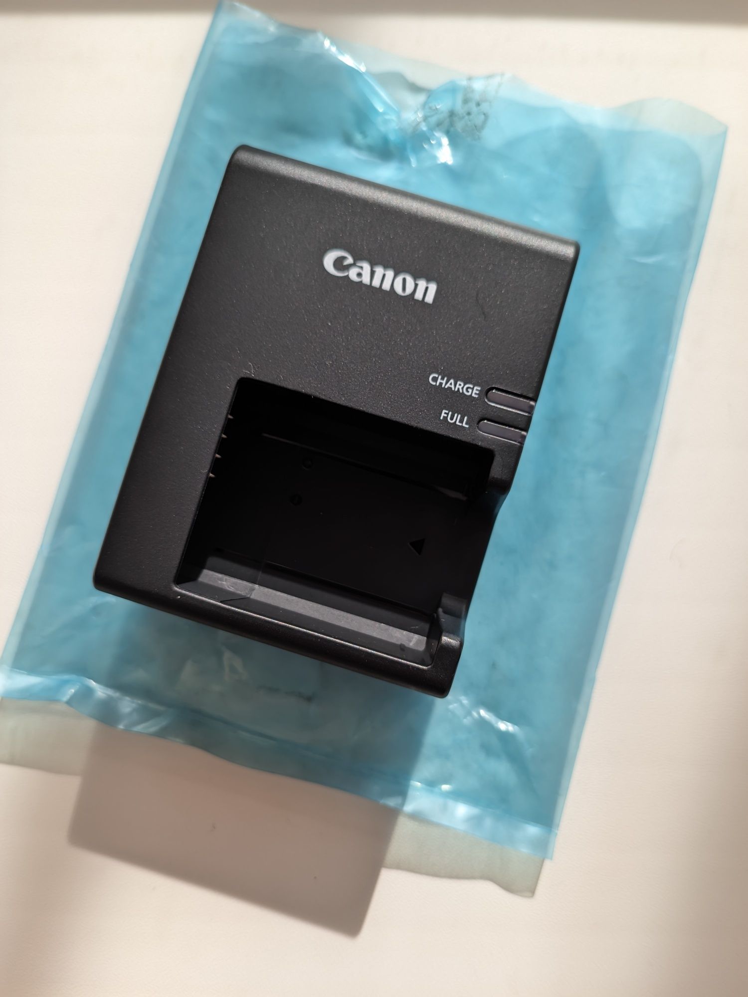 Нові акамулятори Canon LC-E10, LC-E17 для фотоапарата. Зарядний пристр