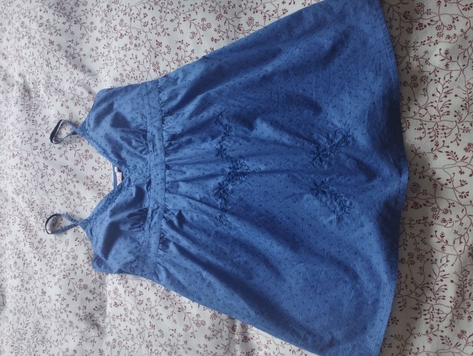 Top com bordado e alças finas