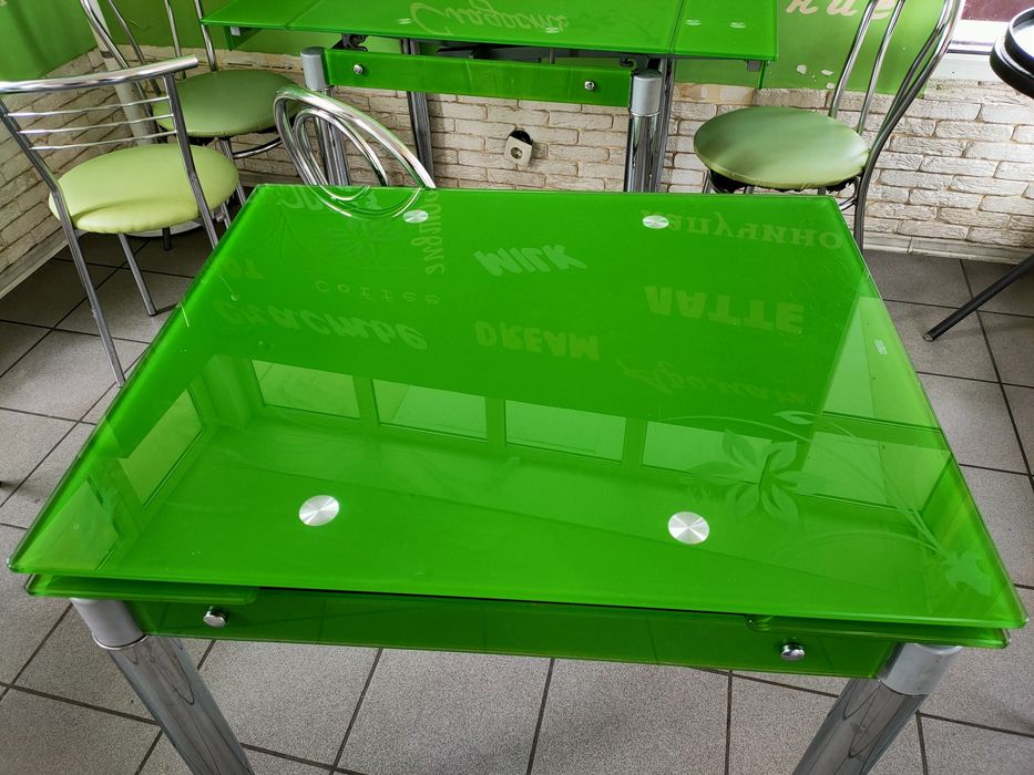 Продам столи  склянні.