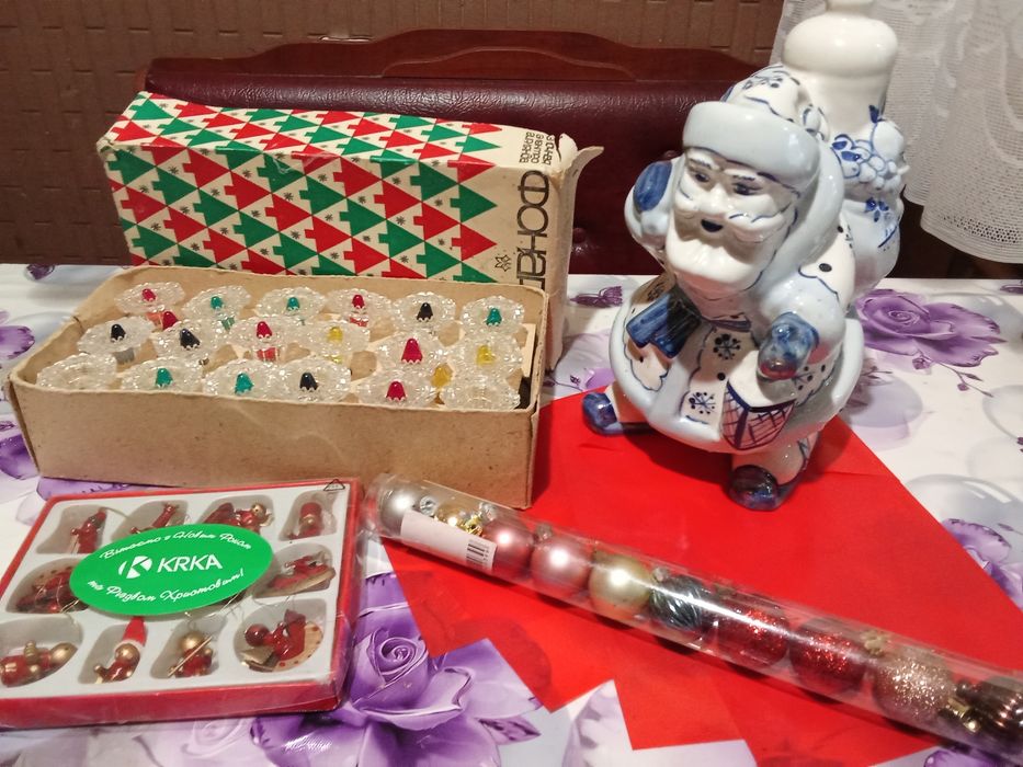 Дед Мороз статуетка,штоф.. фонарики .игрушки на елку.