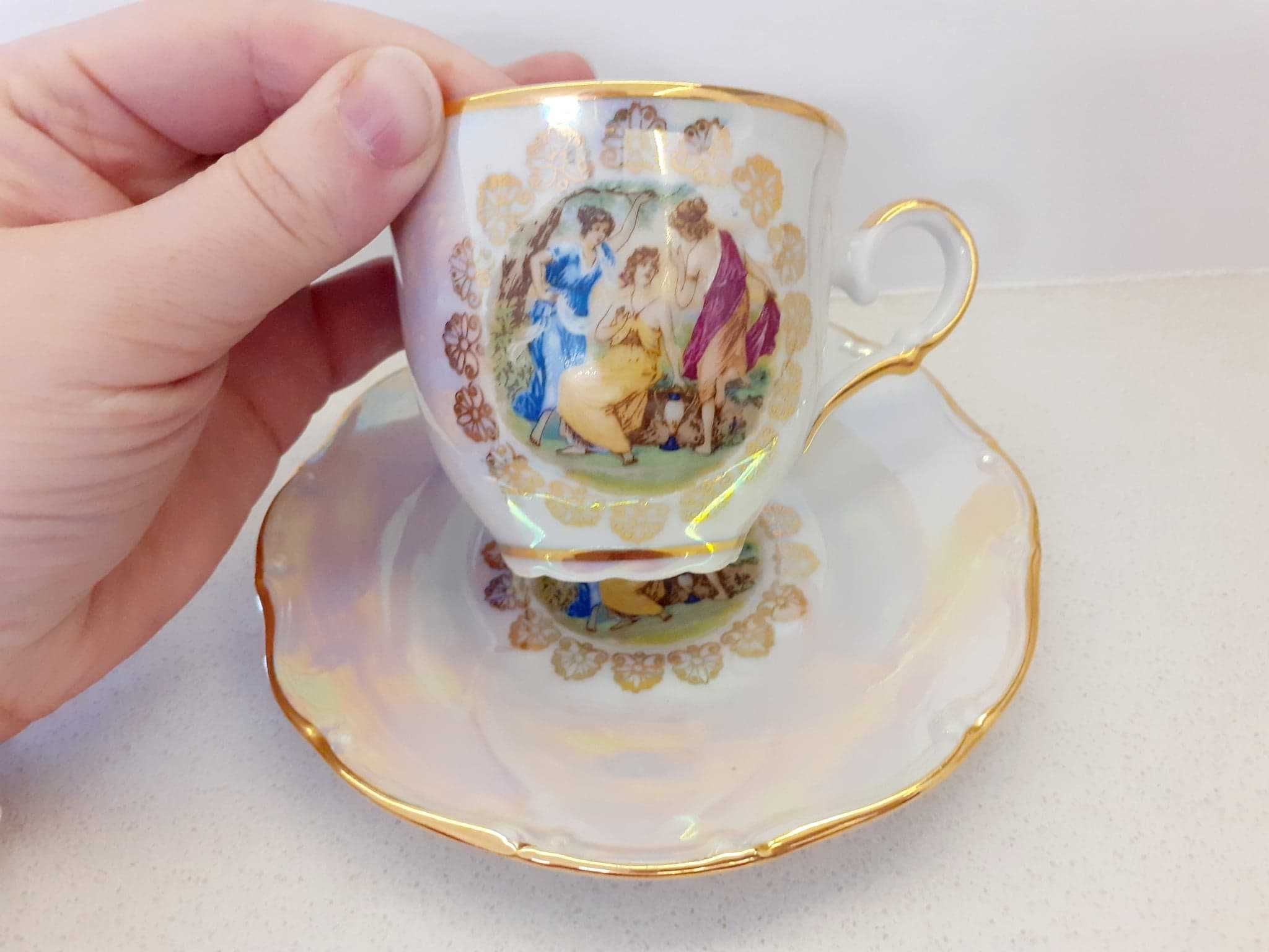 Przepiękna filiżanka porcelanowa w stylu antycznym