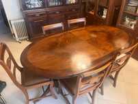 Mesa de madeira maciça extensível e 8 cadeiras