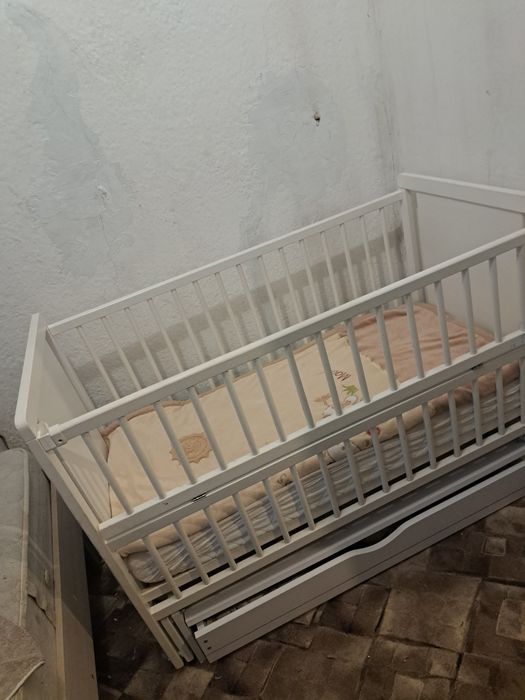 Дитяче ліжко верес з матрасом з маятником і шухлядою