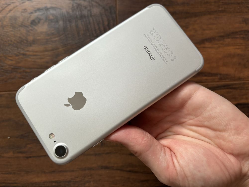 Iphone 7 zadbany srebrny 32gb