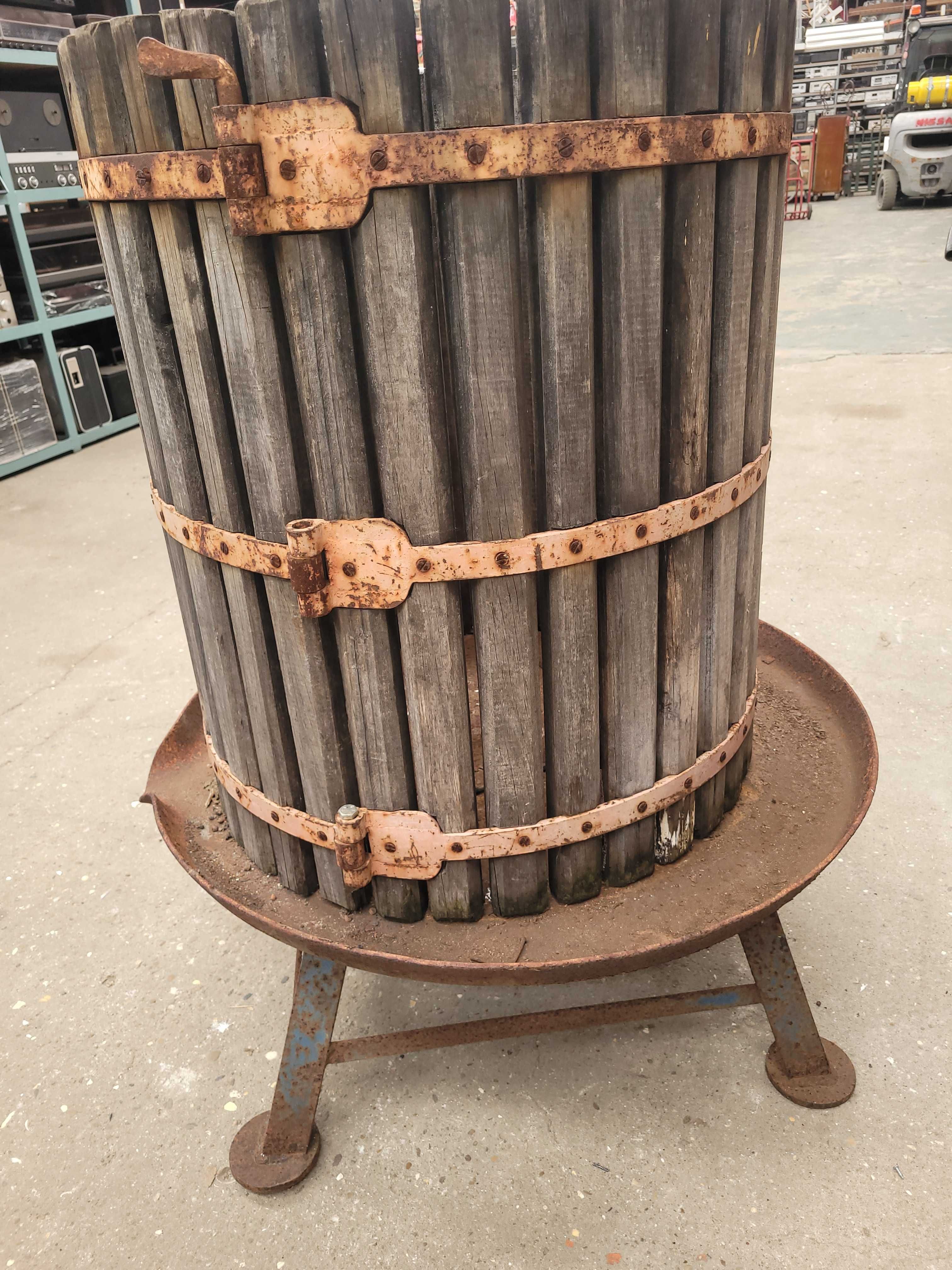 Emprensa base metalica para uvas