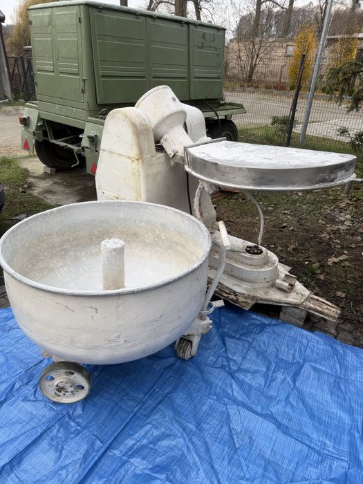 Miesierka/Mieszarka XUN wraz z dzieżą