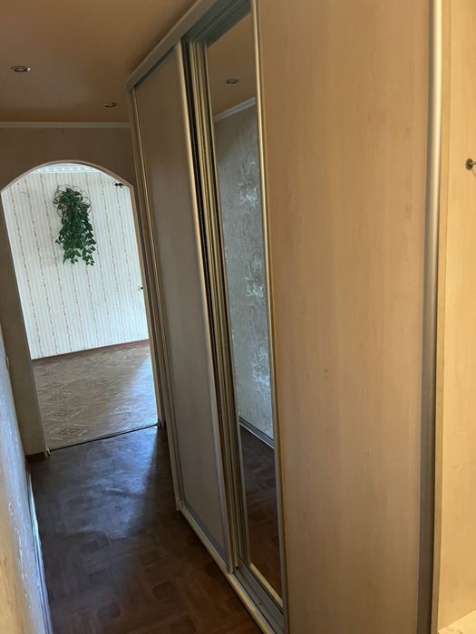 Продам двокімнатну квартиру центр