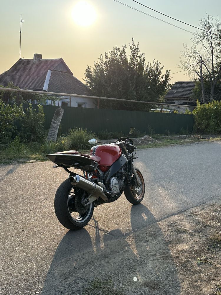 Yamaha fzr 1000 …