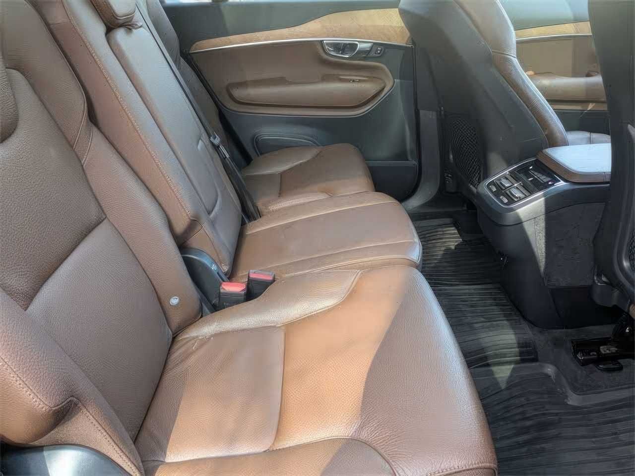 2022 Volvo XC90 T6 Momentum