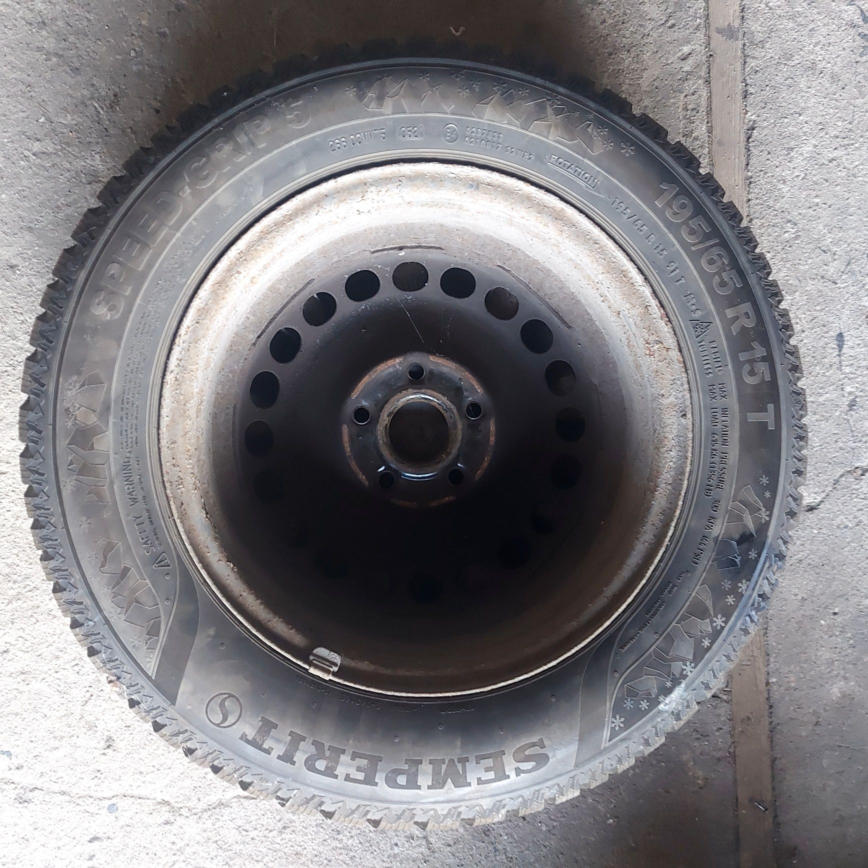 Opony zimowe Semperit z felgami 195x65 R15