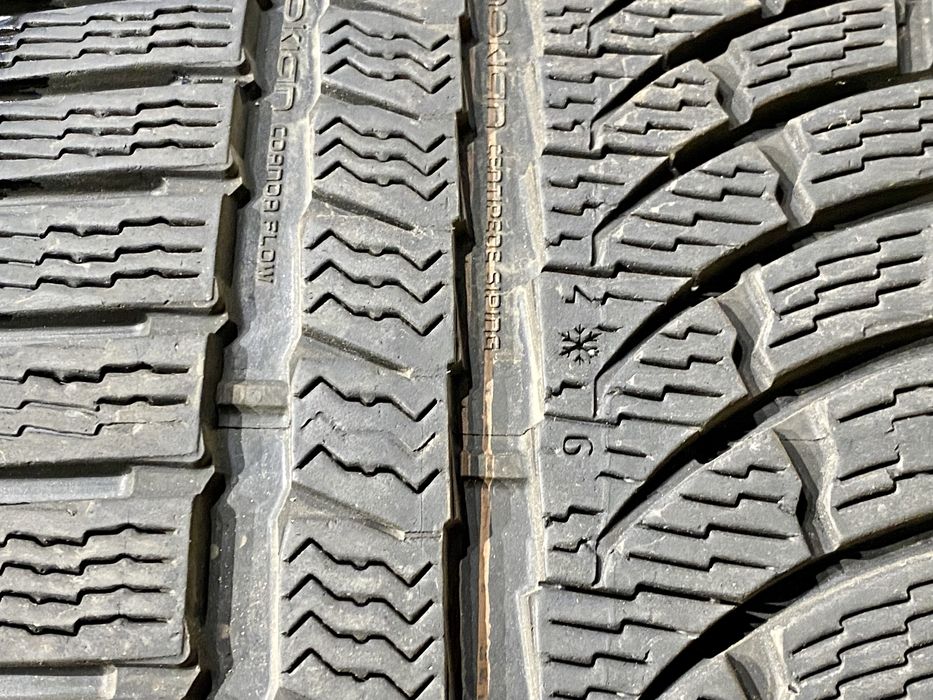 Продам комплект зимової гуми 255/35 285/30 R19 Nokian WR A4