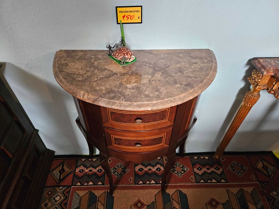 Mesa de apoio em madeira e tampo em pedra - óptim