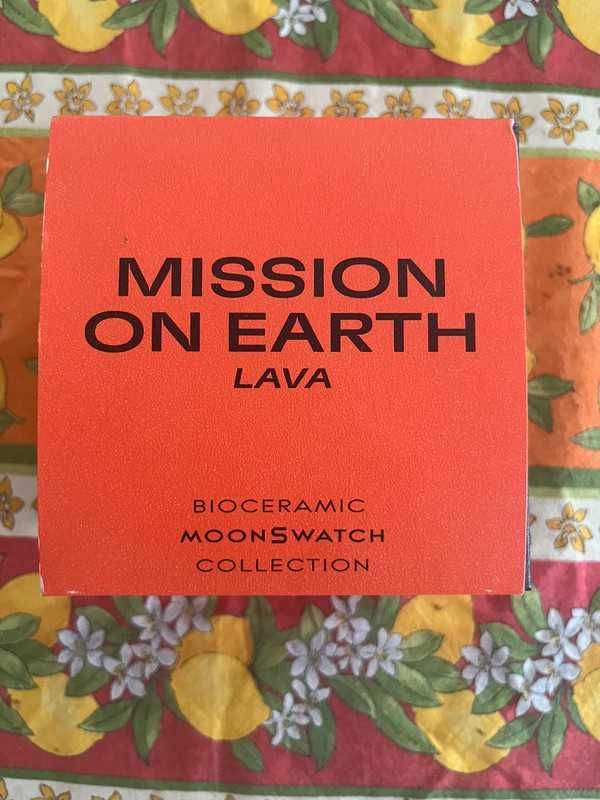 SO33O100 Omega x Swatch Lava Magmowe DNA Planety