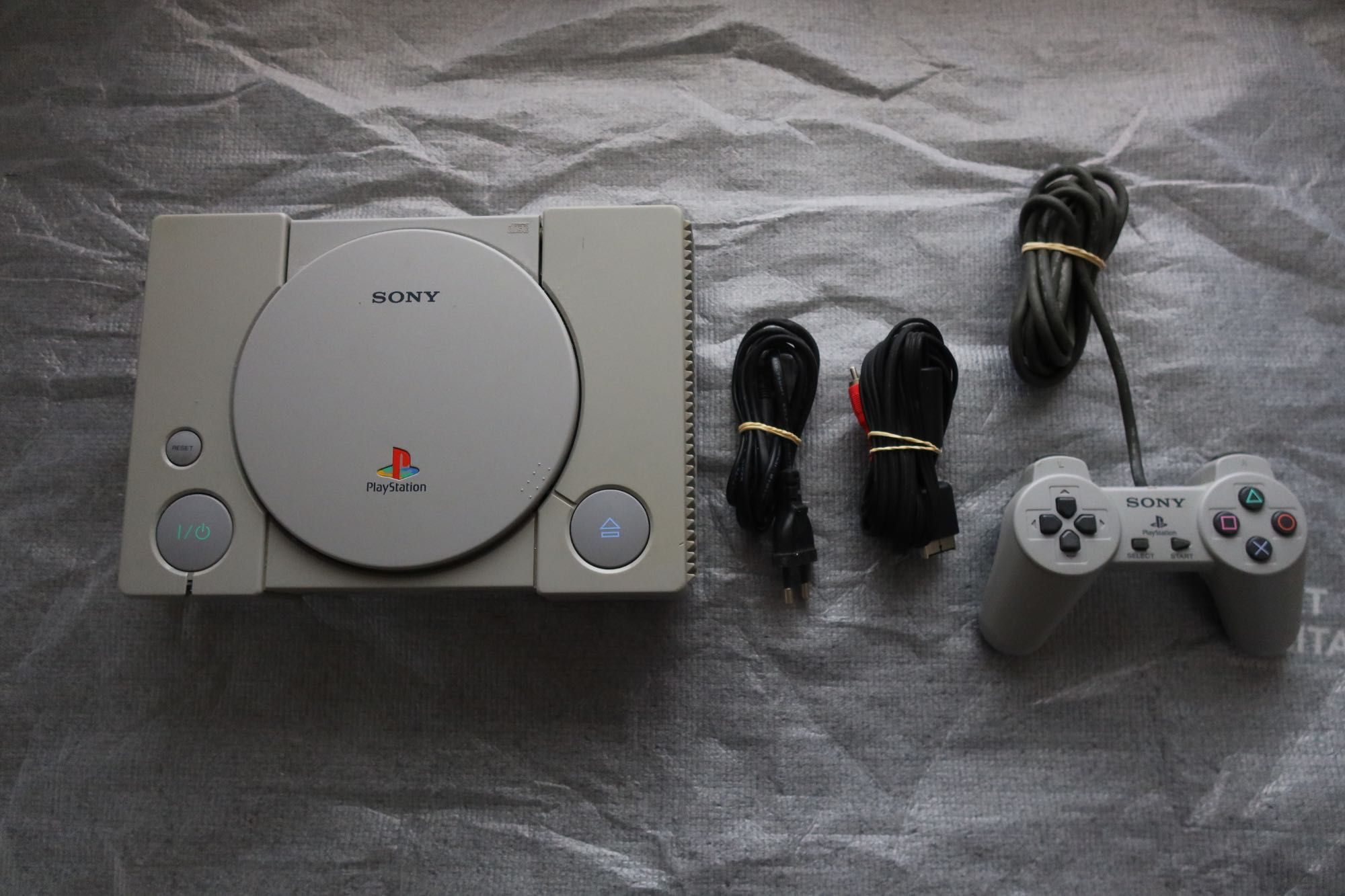 Playstation 1 SCPH-9002 com comando e acessórios