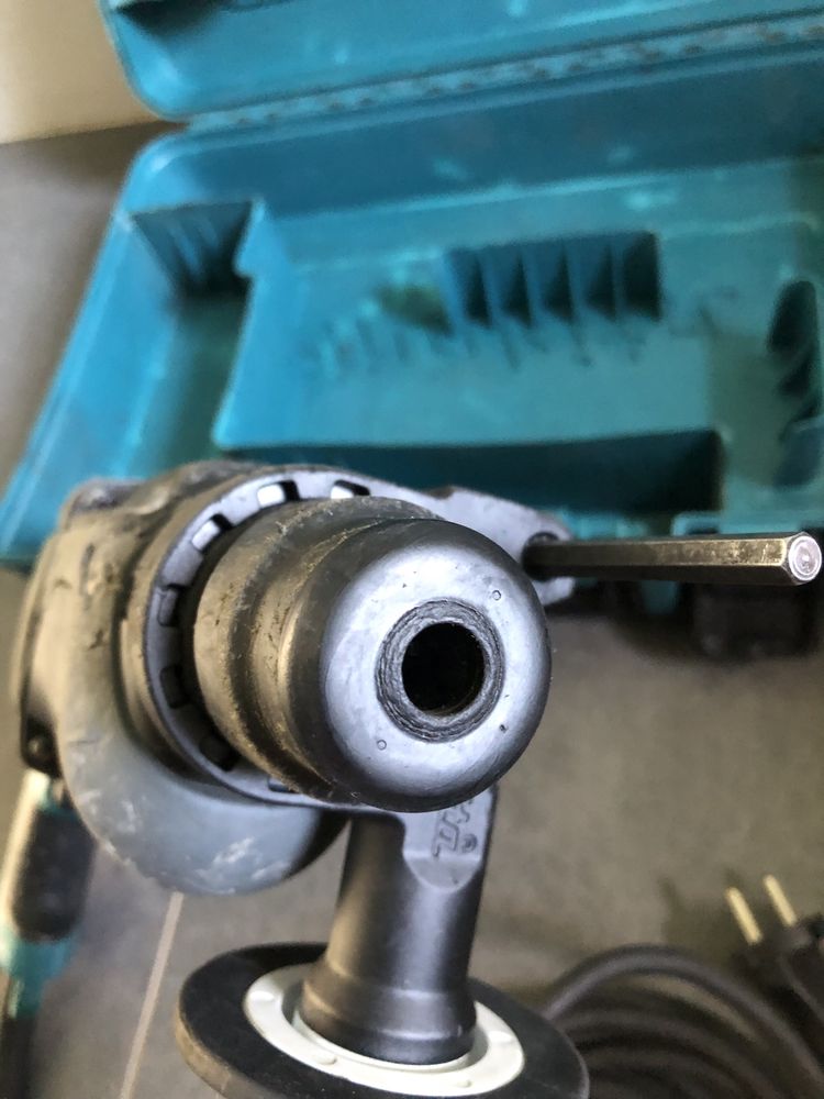 Перфоратор Makita HR 2470