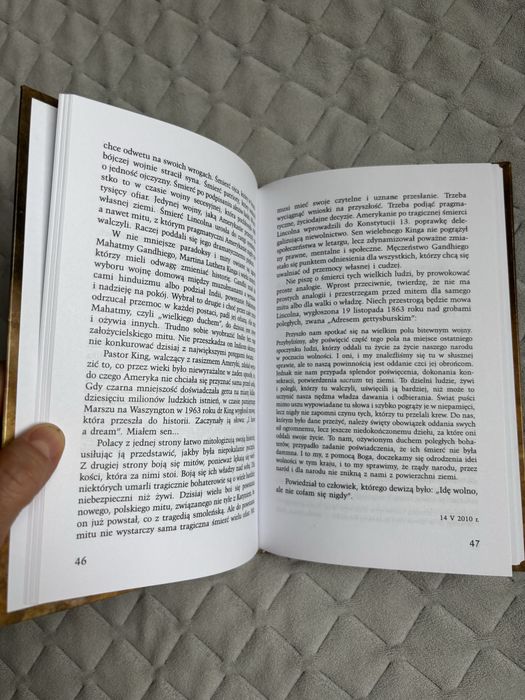Panteon Rozproszony Feluetony pisane nocą.
