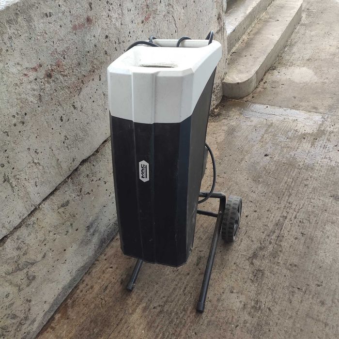 Електричний подрібнювач гілок MacAllister MIS2500+комплект ножів