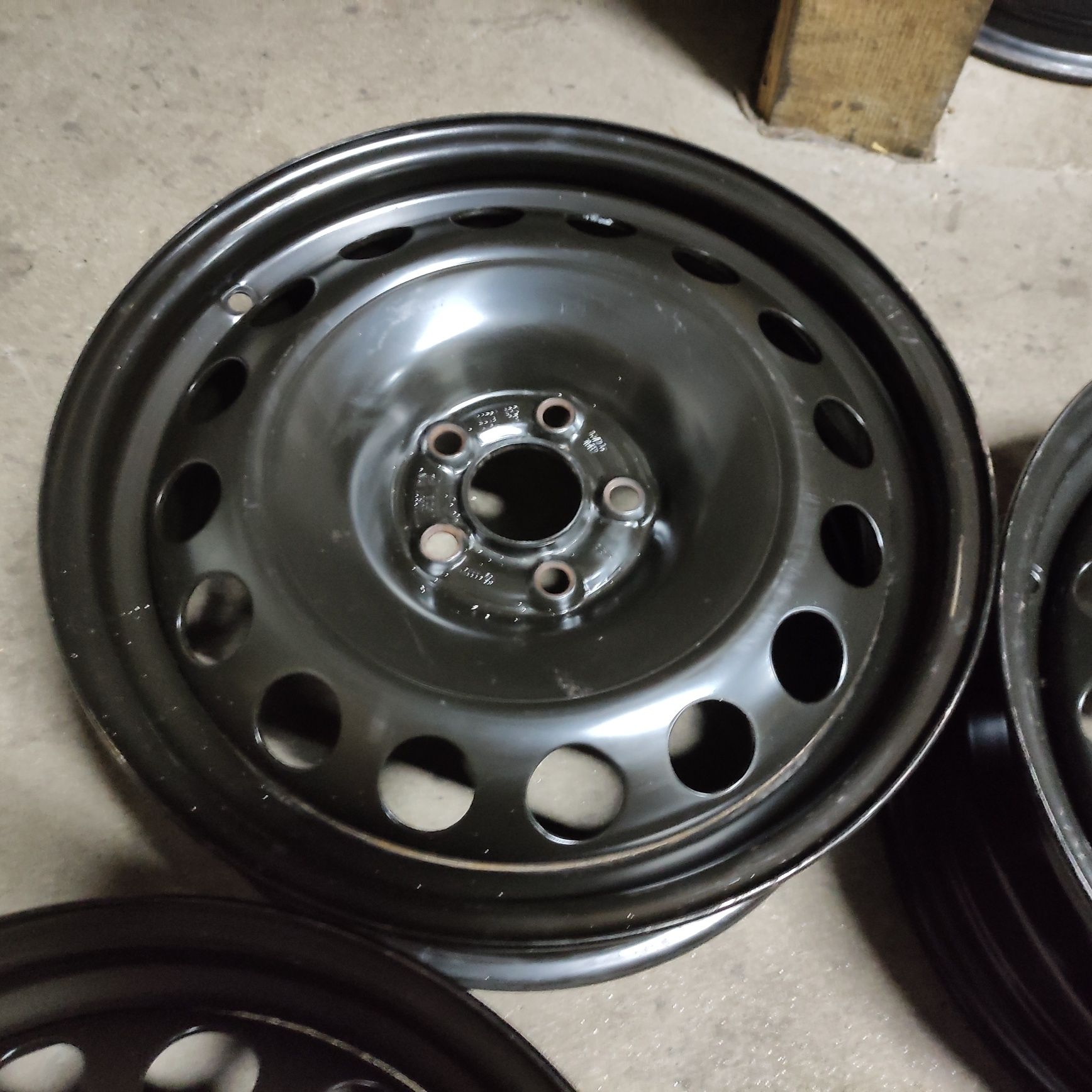 Felgi stalowe A3 Leon Golf Octavia Fabia 6,5x16 ET43 5x100 FS07