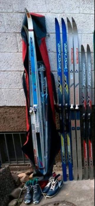 Лижі та лижні ботінки