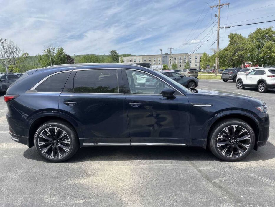 Mazda CX-90      2025