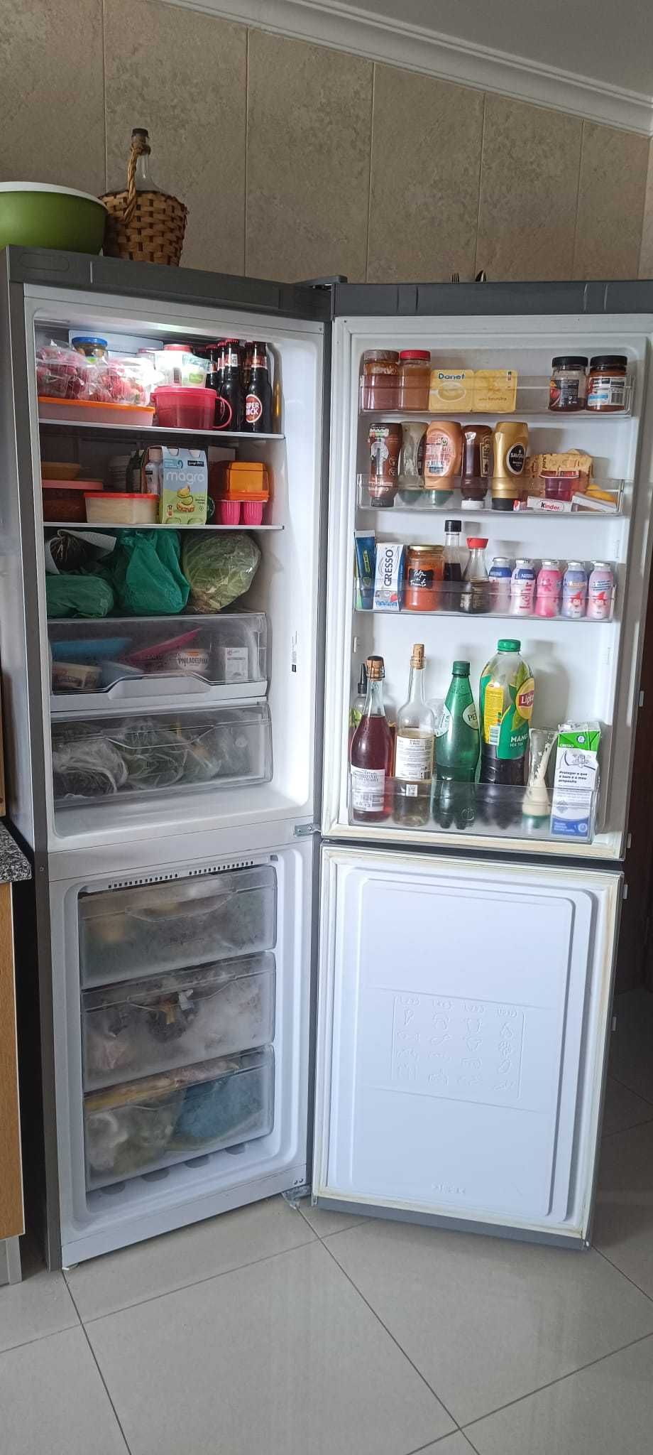 Frigorífico Combinado Indesit Inox