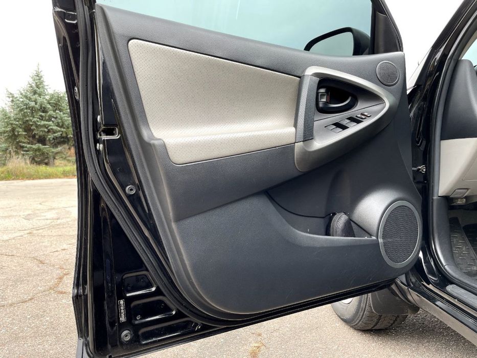 Продається Toyota RAV4 2012