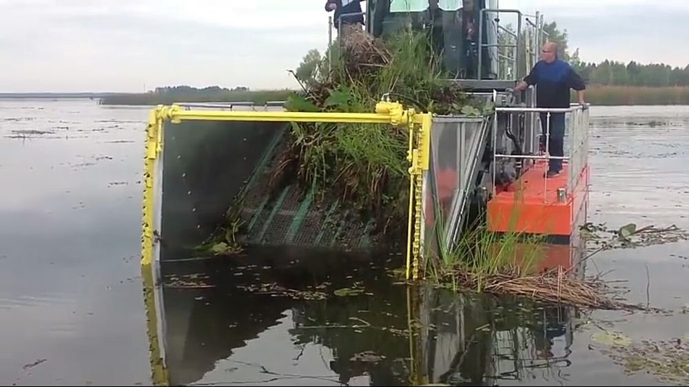 Водний комбайн для очищення водойм UDT-110M