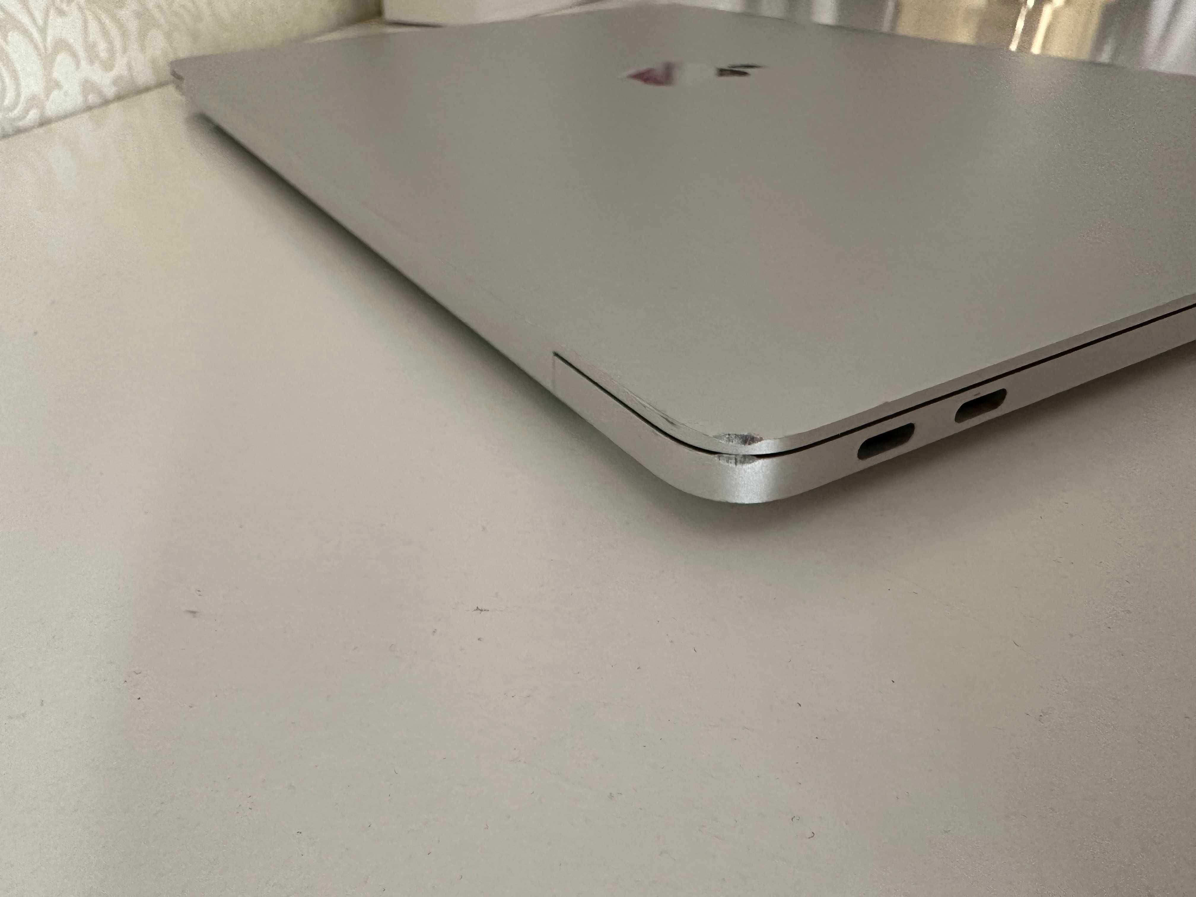 Ноутбук Apple MacBook Pro 13" 2017, A1708 RAM 8Gb SSD 128Gb