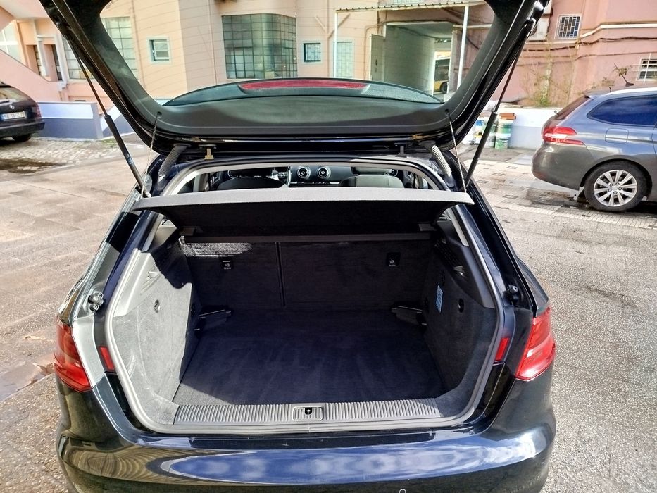 Audi A3 Sportback 1.6TDi 110cvs Ultra Nacional
