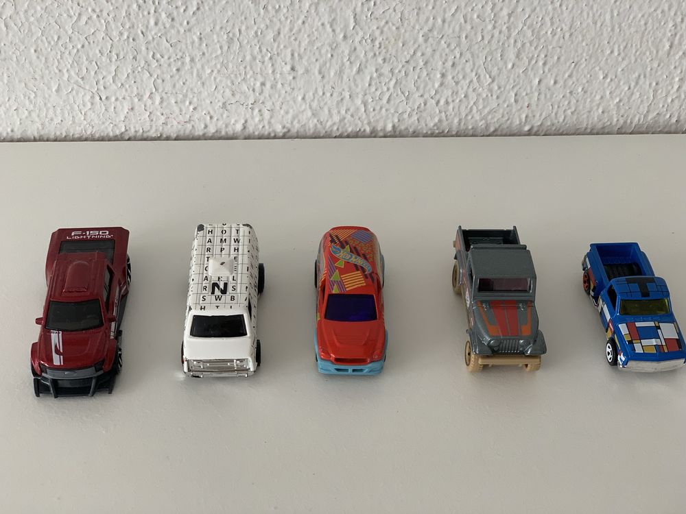 Машинки Hotwheels