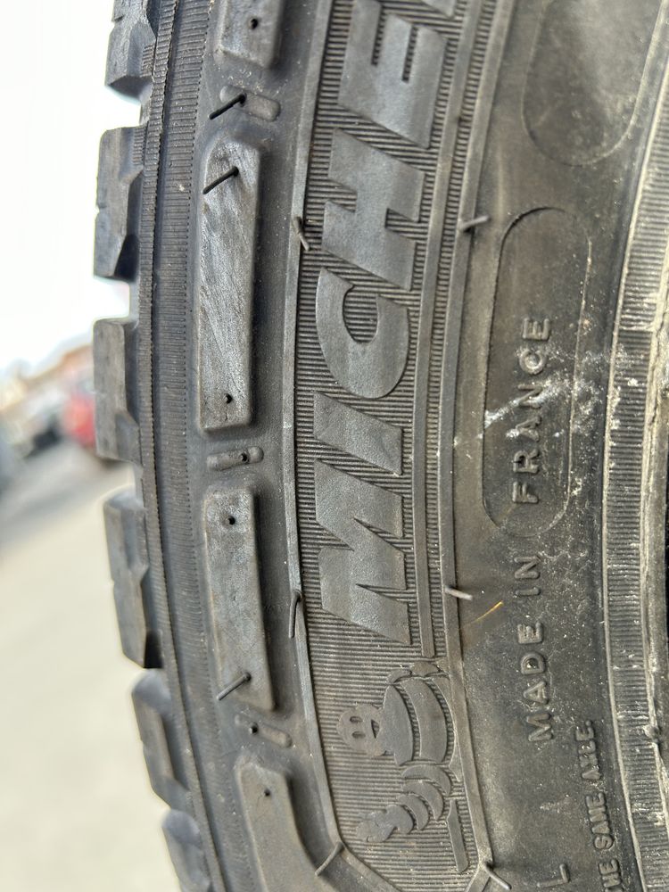 Комплект хороших шин 215/65/16с Michelin AGILIS Crossclimate