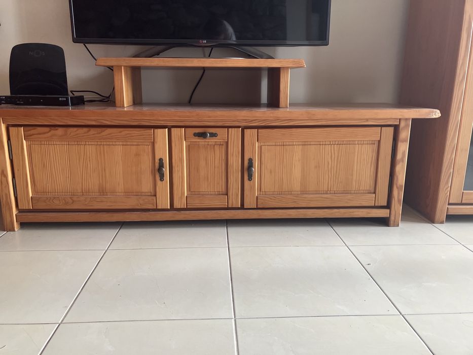 Conjunto de Móveis de madeira