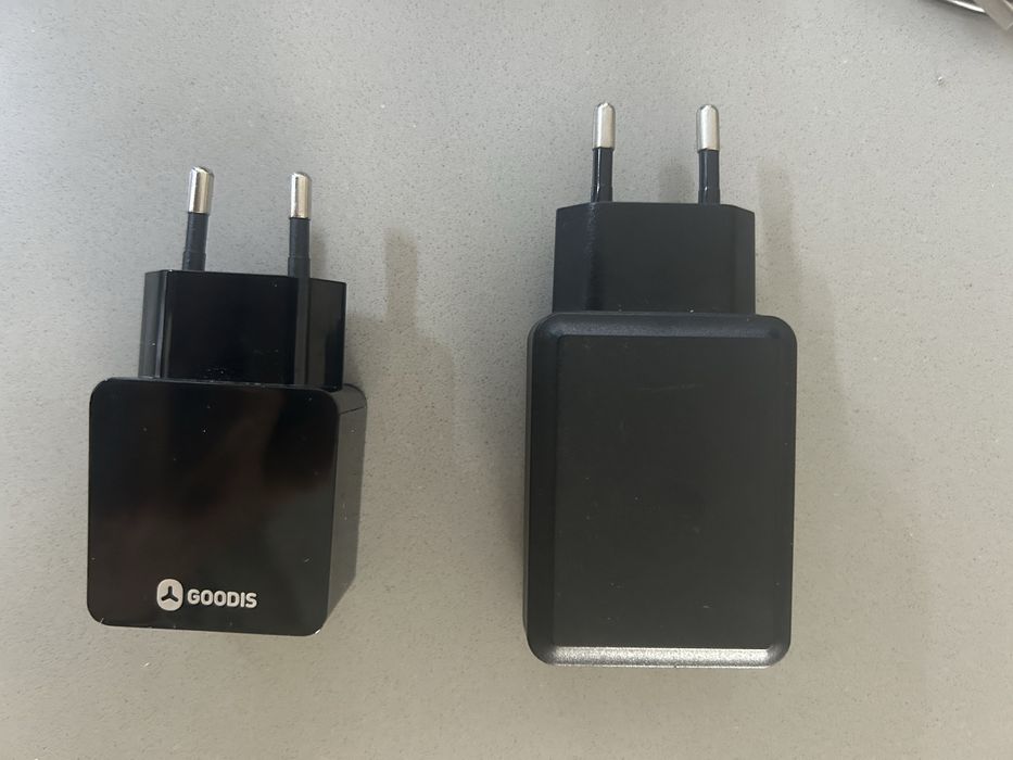 2 Transformadores USB Goodis + Genérico (Usados)