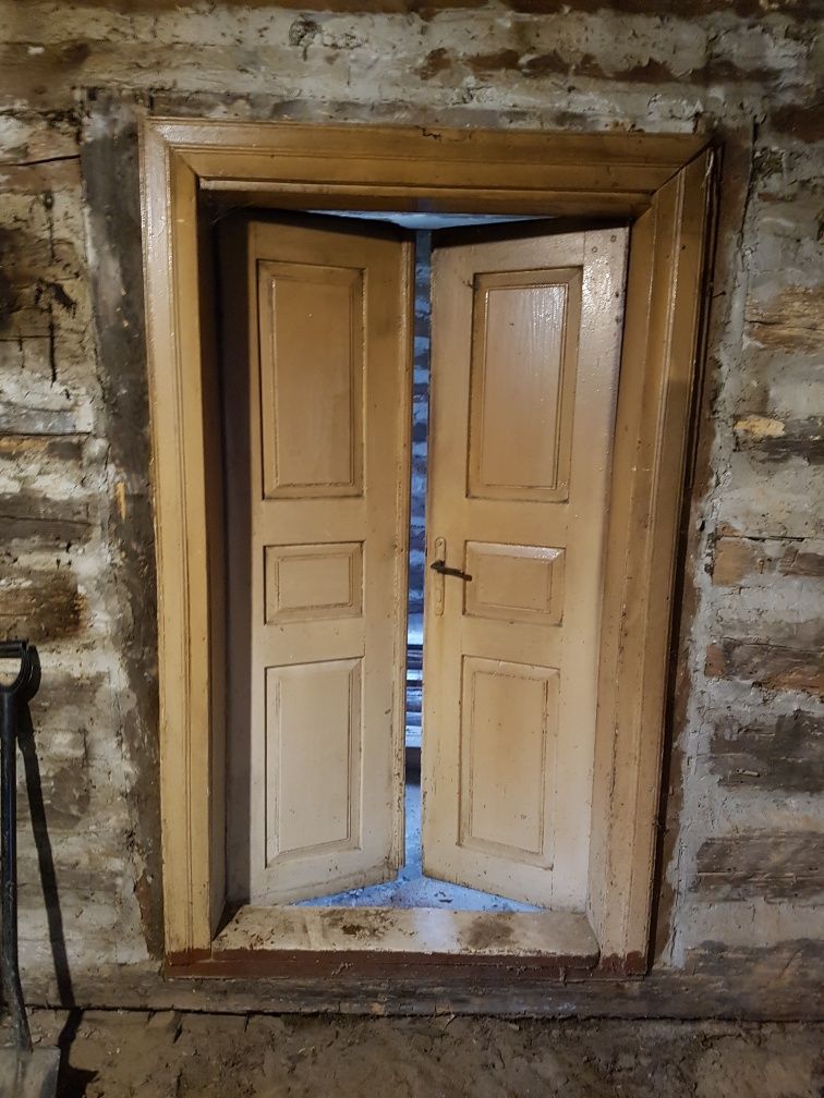 Stare drzwi dwuskrzydłowe