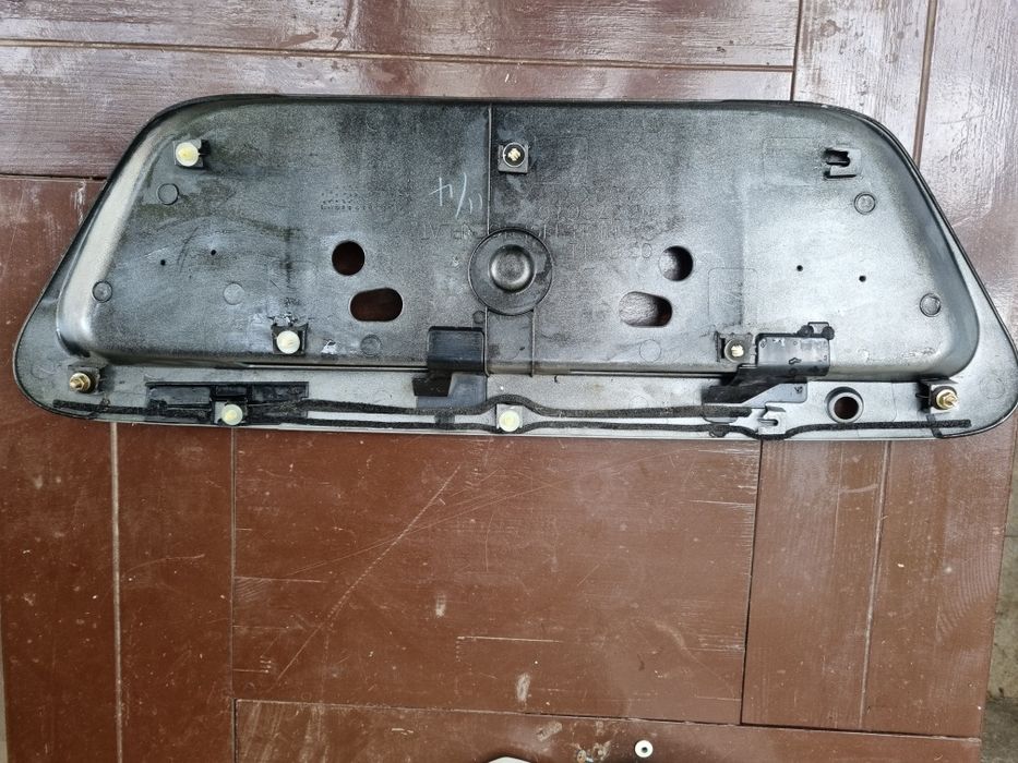 Продаю накладку крышки багажника  мицубиши Лансер 9