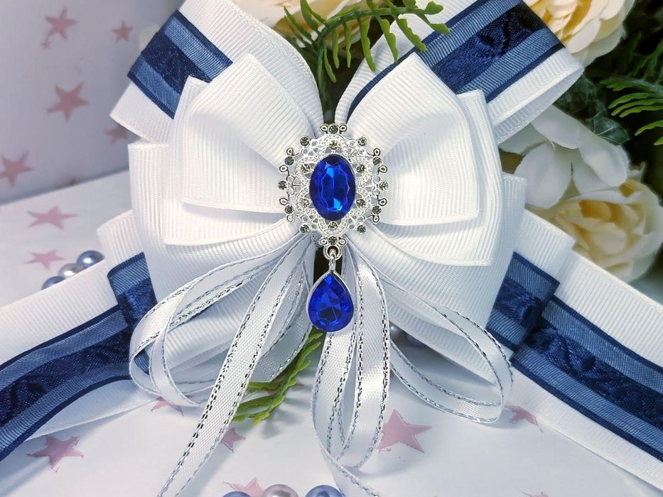 Заколки для волосся - бантики для принцеси. Є багато видів