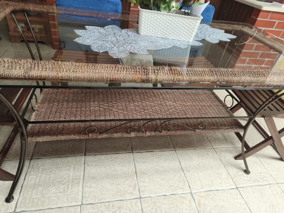 Mesa com tampo de vidro