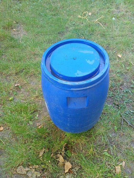 Beczki plastikowe pojemniki na kapustę ogorki ziarno miód deszczówkę