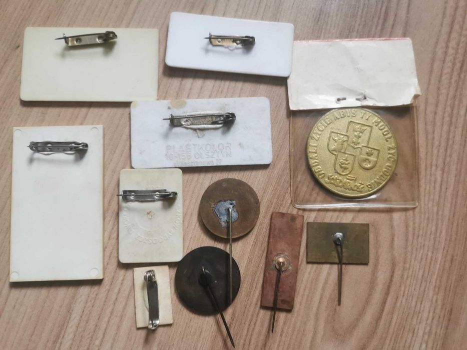 Zestaw odznak o tematyce - Solidarność- Gdańsk.