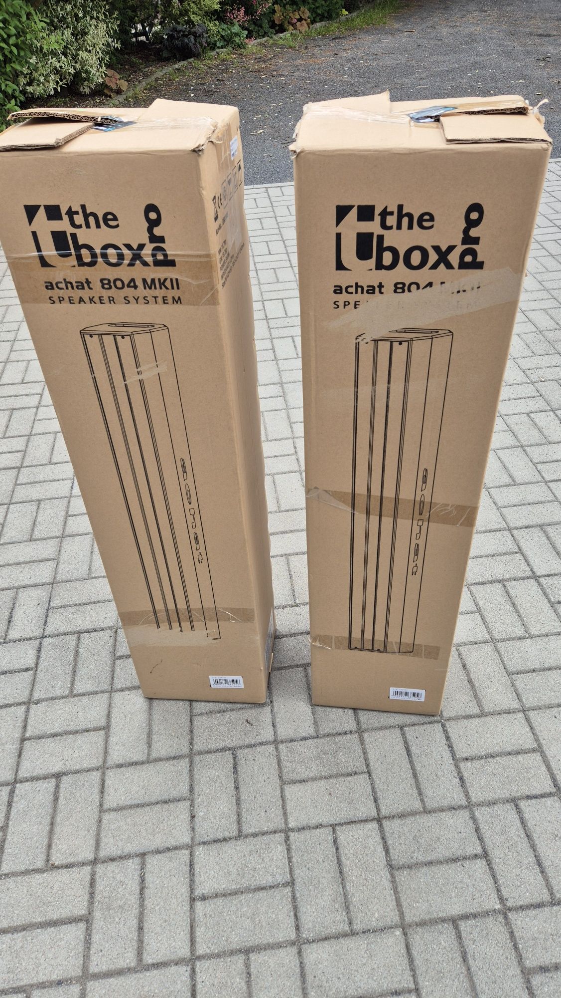 Kolumny głośnikowe vertical array. Achat 804 MKII.