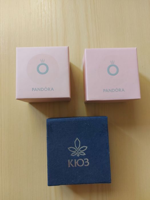 Оригінальні коробки від прикрас, парфумів, флакони